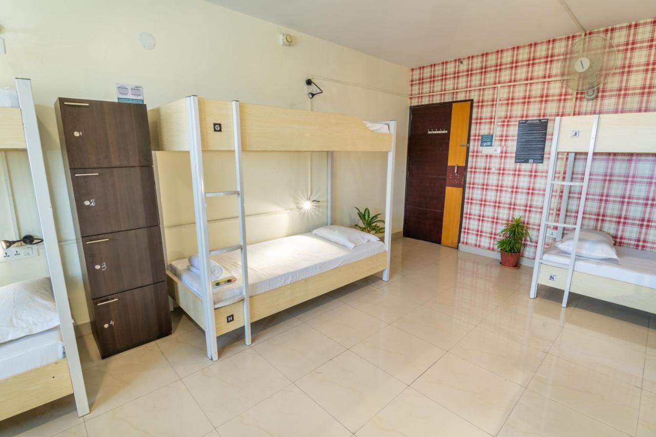 Single Bed Male Dormitory Room,1683858439:JPEG